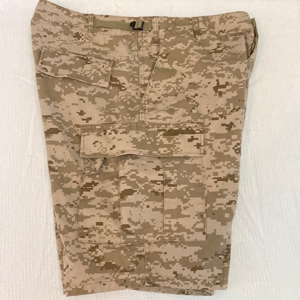 2/$25 Men’s Desert camo 6 pocket shorts